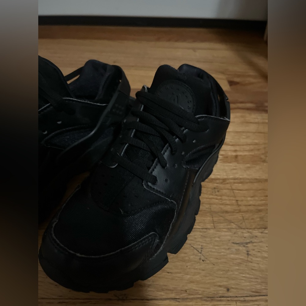 Woman’s Nike Huarache Run Trainer Sneakers Size 6.5 all black